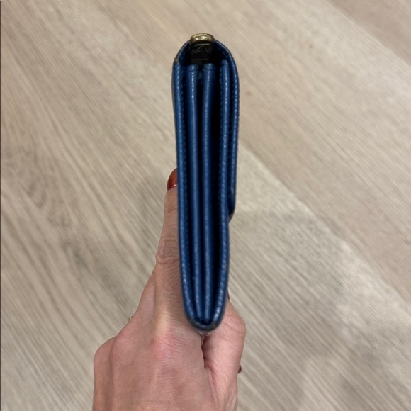 🎄 🫐 VINTAGE Louis Vuitton Epi Leather Wallet - Picture 3 of 11